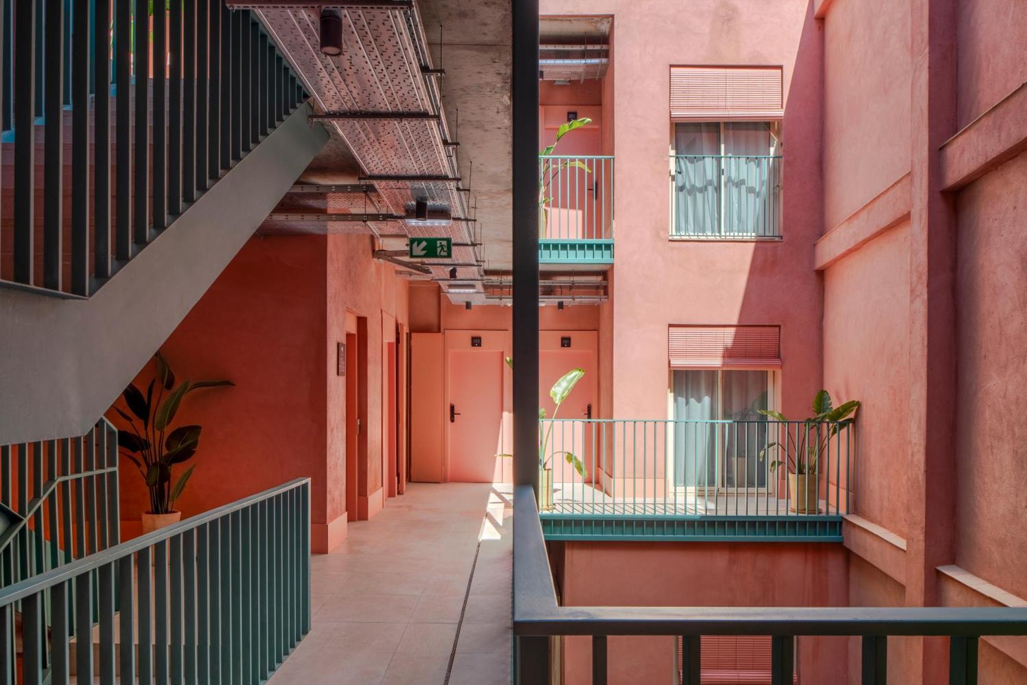 Magno Clavellinas - Pool And Parking